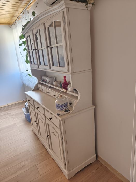 Witryna biała, kredens prowansalski.