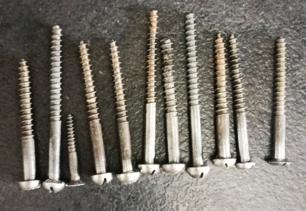 Stare Antyk  okucia okienne, klamki, zawiasy, klucze, mos