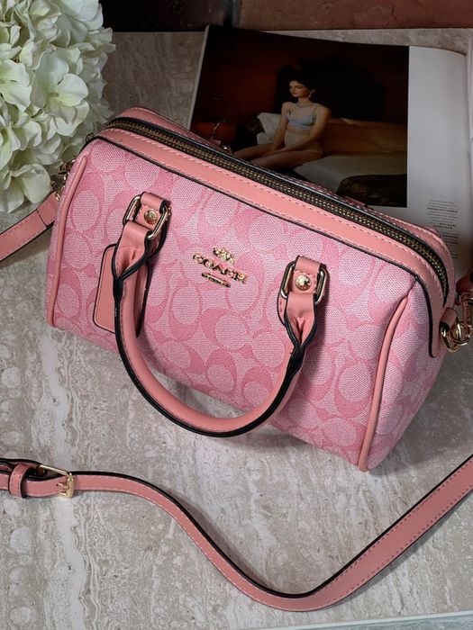 Сумка Coach Mini Rowan Crossbody  In Signature  розова