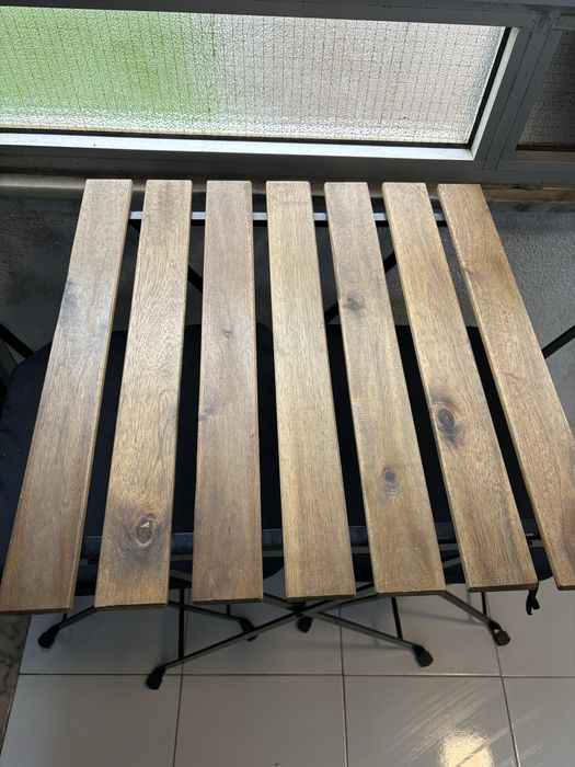 Mesa+2 cadeiras de madeira