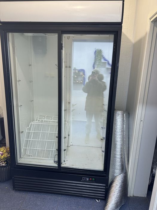 Холодильна вітрина для квітів