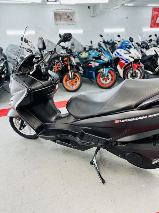 скутер Suzuki Burgman 200 в оригіналі тільки з Японії є доставка