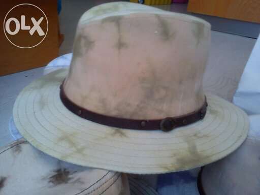 Chapéus African Safari novos com acabamento em pele vendo ou troco