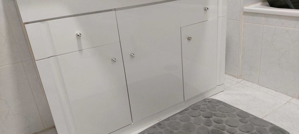 Móvel com lavatório embutido (100x190)cm