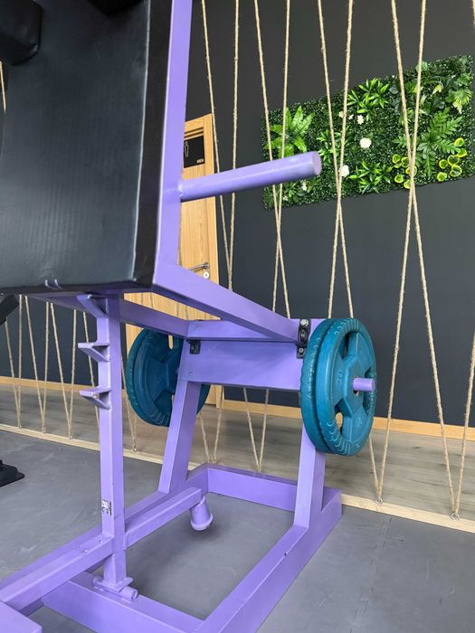 V-Squat Machine