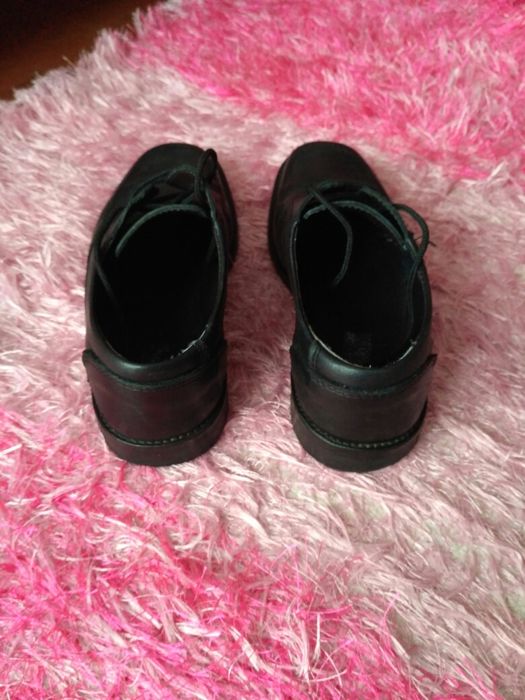 Sapatos clássico rapaz