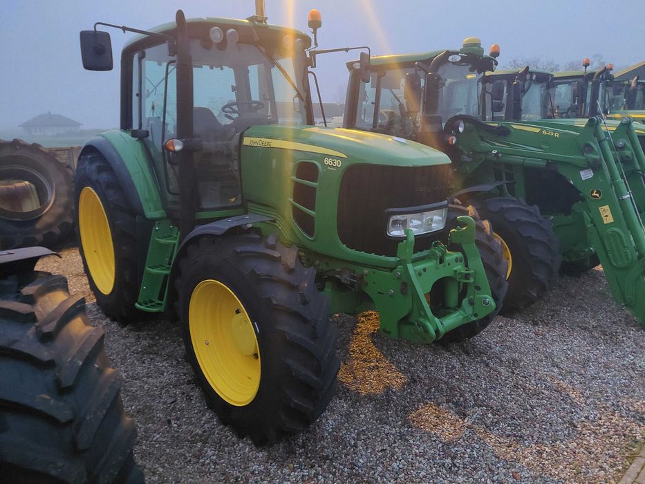 John Deere 6630,  6830
