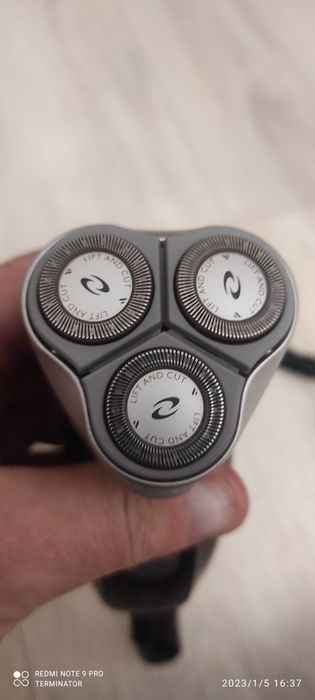 Электробритва акумуляторная бренда Philips цена за одну штуку