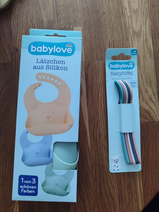 Силіконовий слюнявчик та 5 ложечок Babylove