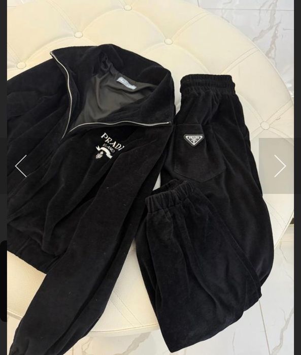 Костюм жіночий велюровий