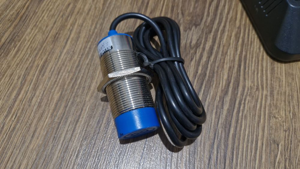 Indukcyjny czujnik zbliżeniowy heschen sensor