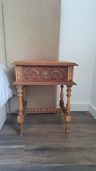 Vendo duas mesas de cabeceira