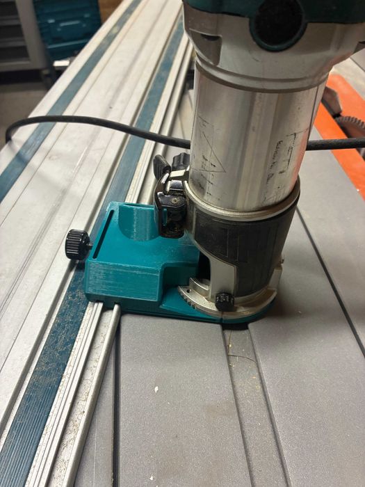 Adapter do frezarki Makita z odsysaniem pyłu do szyny Makita/Festool
