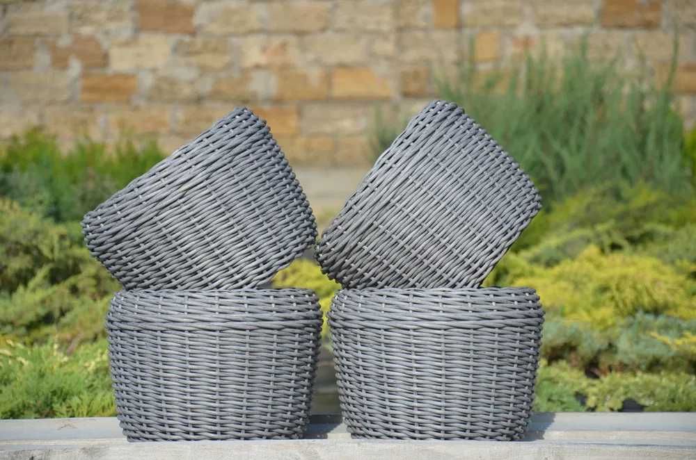 Doniczki wykonane z rattanu
