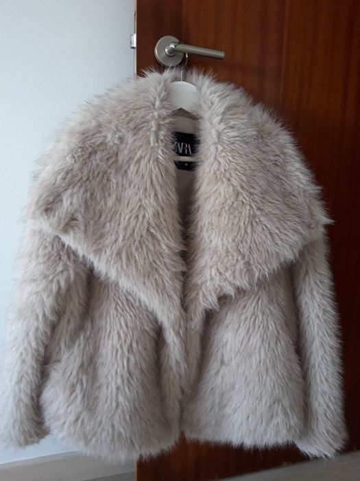 Casaco pêlo cinzento claro Zara