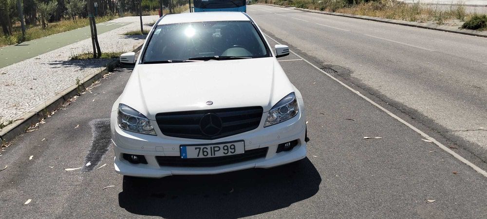 Venda de automóvel Mercedes C 220 CDI AMG com 115125 Km do ano 2010, com livro de histórico na marca, 1 dono.