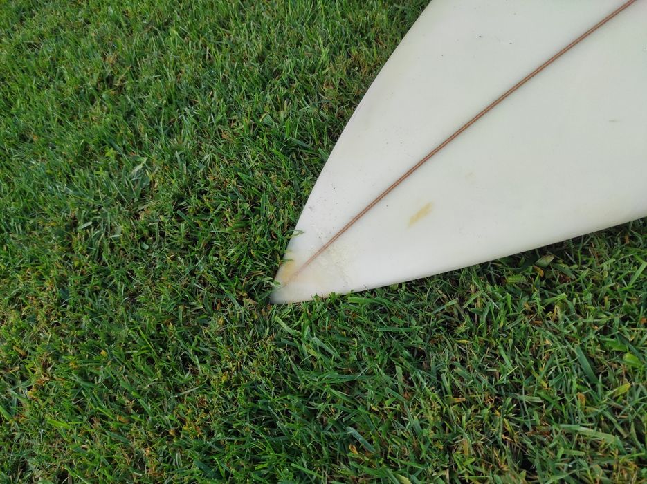 Prancha de Surf 6'1 com quilhas e capa