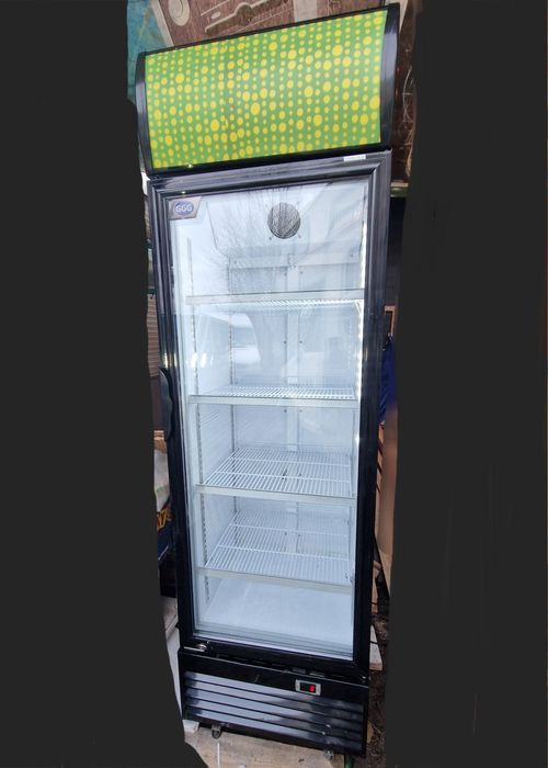 Lodówka witryna chlodnicza gastronomiczna GGG
