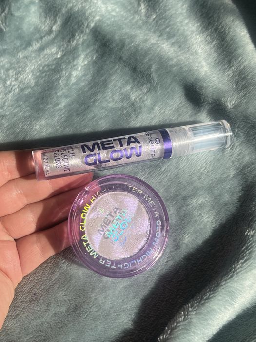 Meta glow multi-reflective lipgloss błyszczyk i rozświetlacz essence