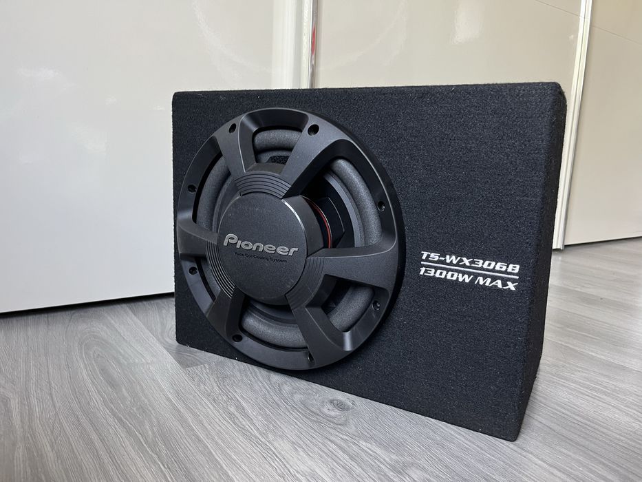 Сабвуфер в авто Pionner TS-WX3068 1300W