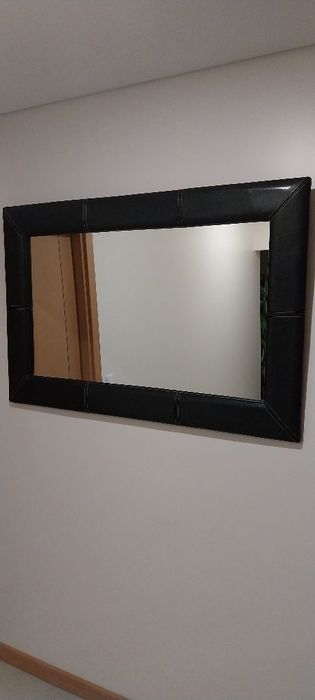 Espelho  moldura pele sintética com presponto