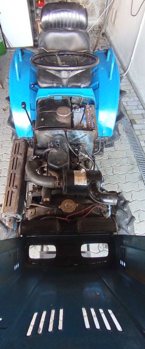 Trator Iseki TX1300, e destroçador / capinadeira