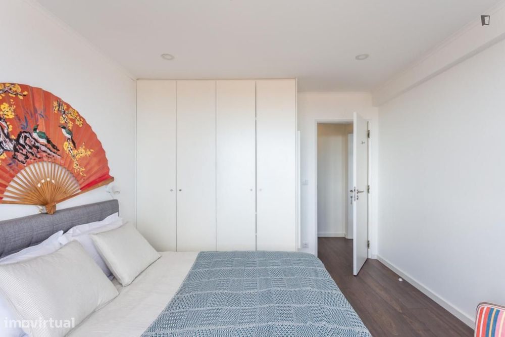 Quarto - localizado em Carcavelos Lisbon