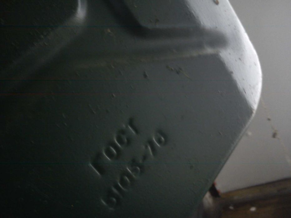 kanister kanistry z lat PRL ZSRR zielony super stan ładne metalowy