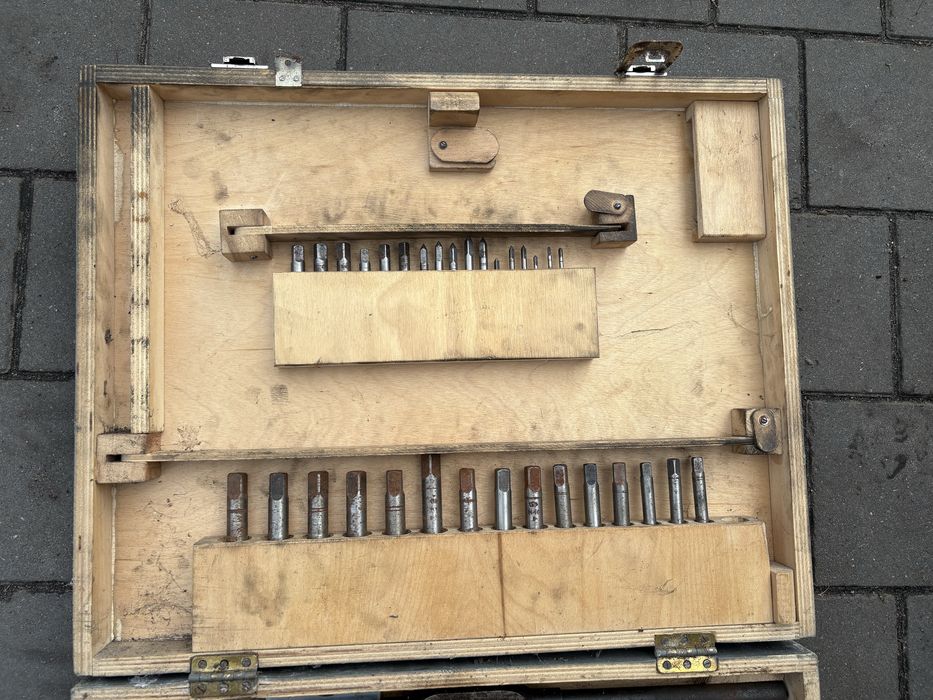 Fabryka wyrobów precyzyjnych VIS C-5a zestaw gwintowników i narzynek