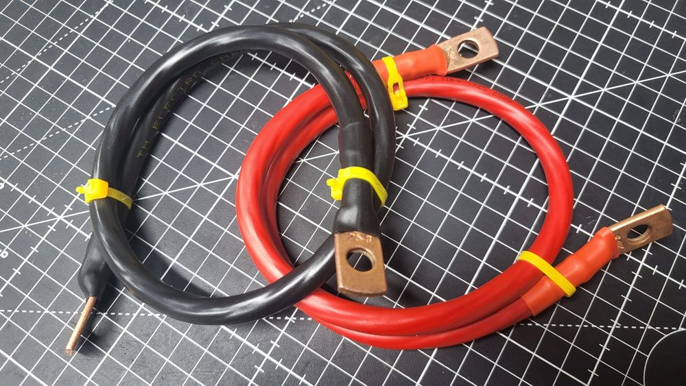 Кабель для подключения инвертора и аккумулятора красный и чёрный