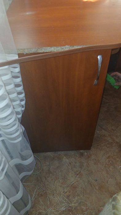 Стіл комп'ютерний