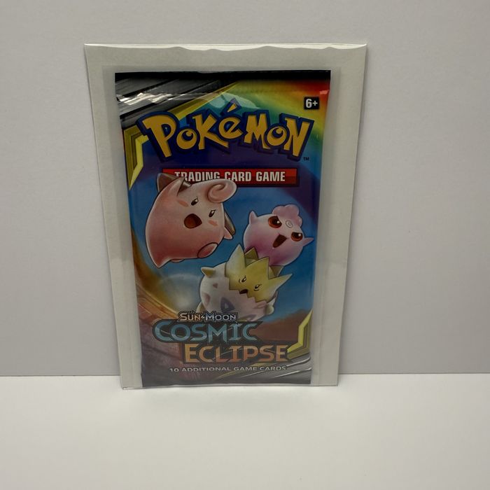 4 boostery Pokemon TCG Cosmic Eclipse art set