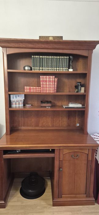 Móvel/estante de escritório como nova

Medidas 
A: 2m
C: 1.20m
P: 0.60