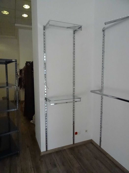 system rurowy owalny chromowany z półkami i ramionami sklepu