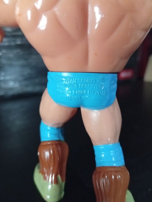 Figura WWF tatanka hasbro