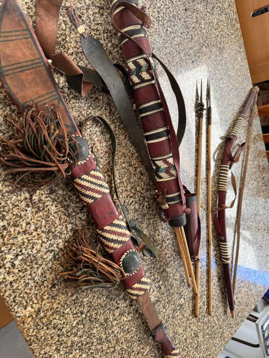 Espada arco feito artesanal de tribo da Tanzania