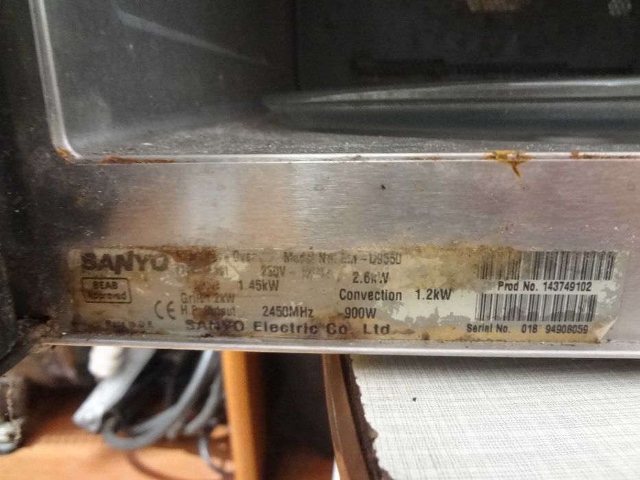 Продам микроволновую печь Sanyo EM-D9550. Не работают кнопки.