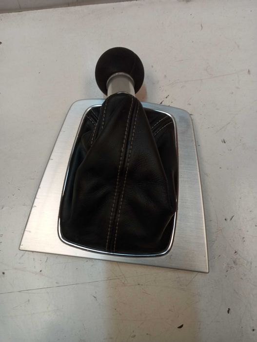 Manete de Mudanças 6 Veloc. com Aro Audi A4 B6 B7 Ref: 8E0864261