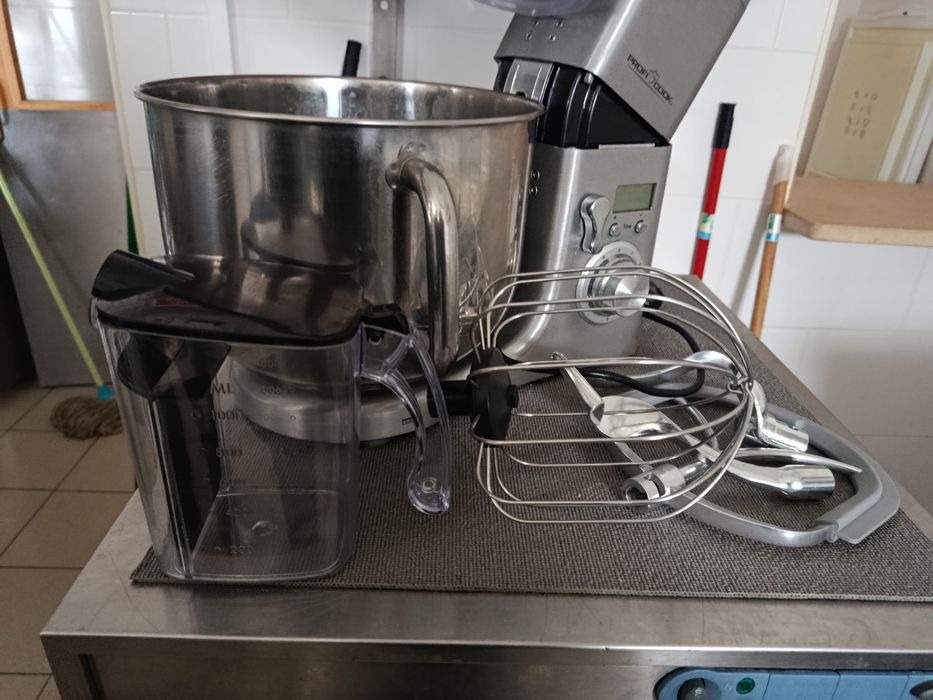 Batedeira profissional bolos/massas