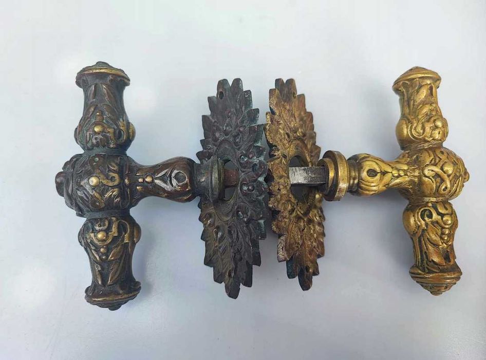 Stare szyldy,klamki,do drzwi,okna,mosiężne,lew,cena za 1 komplet