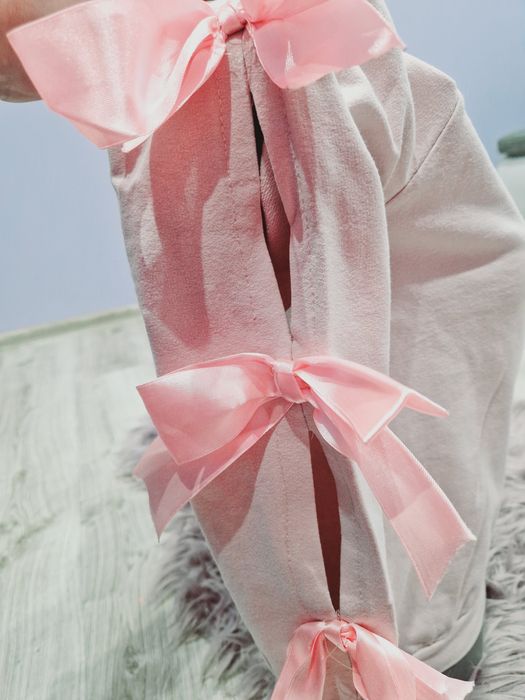 Cieńsza bluza z kokardkami