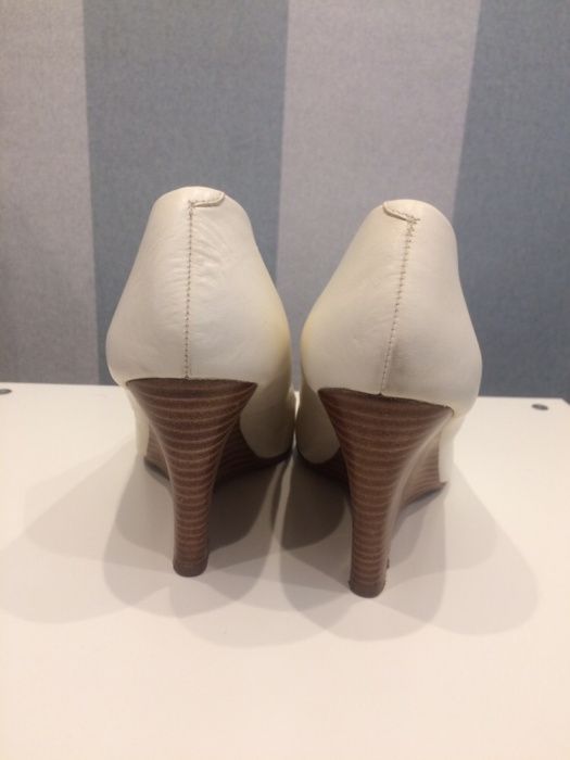 ALDO sapatos cunha brancos tam. 40 usados em bom estado