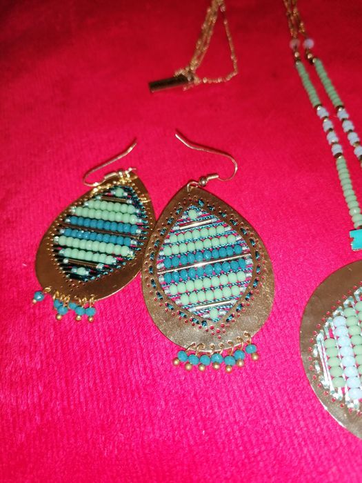 Fio e brincos da pedra dura