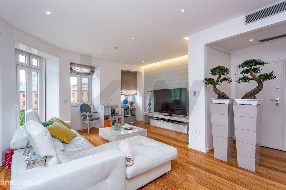 Apartamento T3+1 Duplex para arrendamento em pleno Campo Pequeno, Lisb