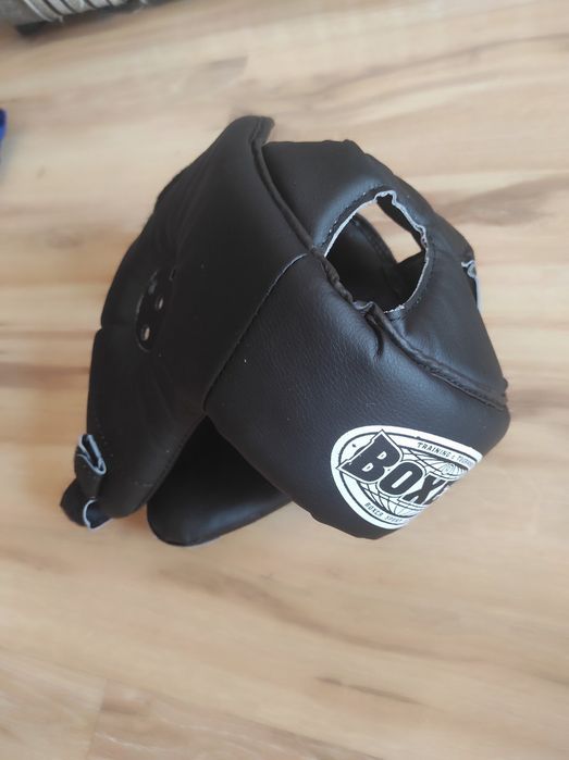 Кикбоксинг перчатки защита шлем