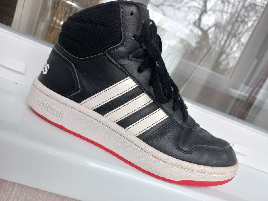 Кросівки Adidas, 35,5 розмір