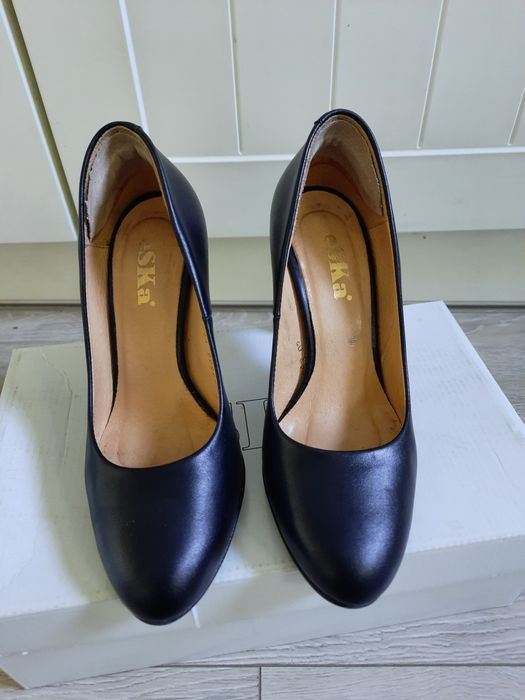 Buty skórzane na obcasie Eska r.35