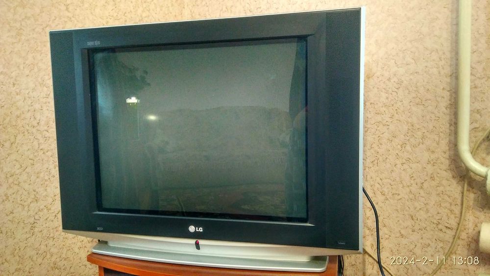 Телевизор LG диагональ 27,5 дюйма(70 см)