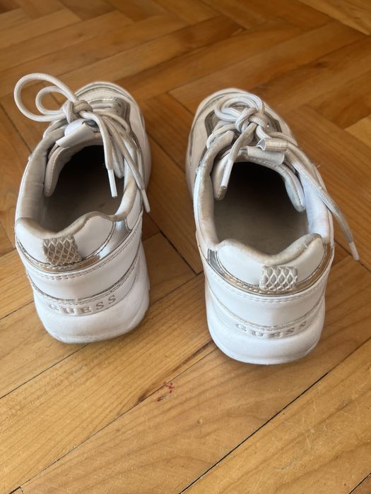 Sneakersy sportowe Guess 37