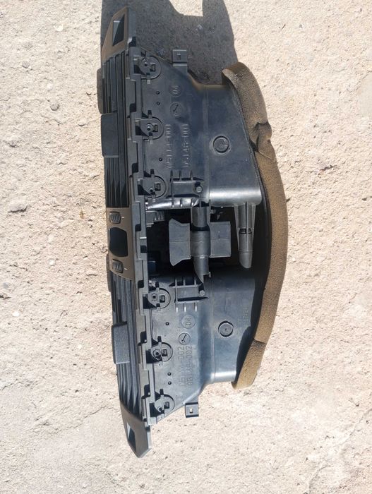 дефлектор торпеди повітряний центральний BMW e60,e61 (69107340)